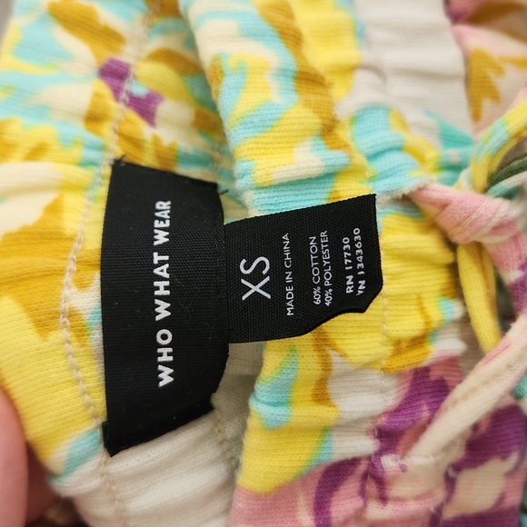 Who What Wear matching floral set sweatshirt S and shorts XS - Picture 9 of 9